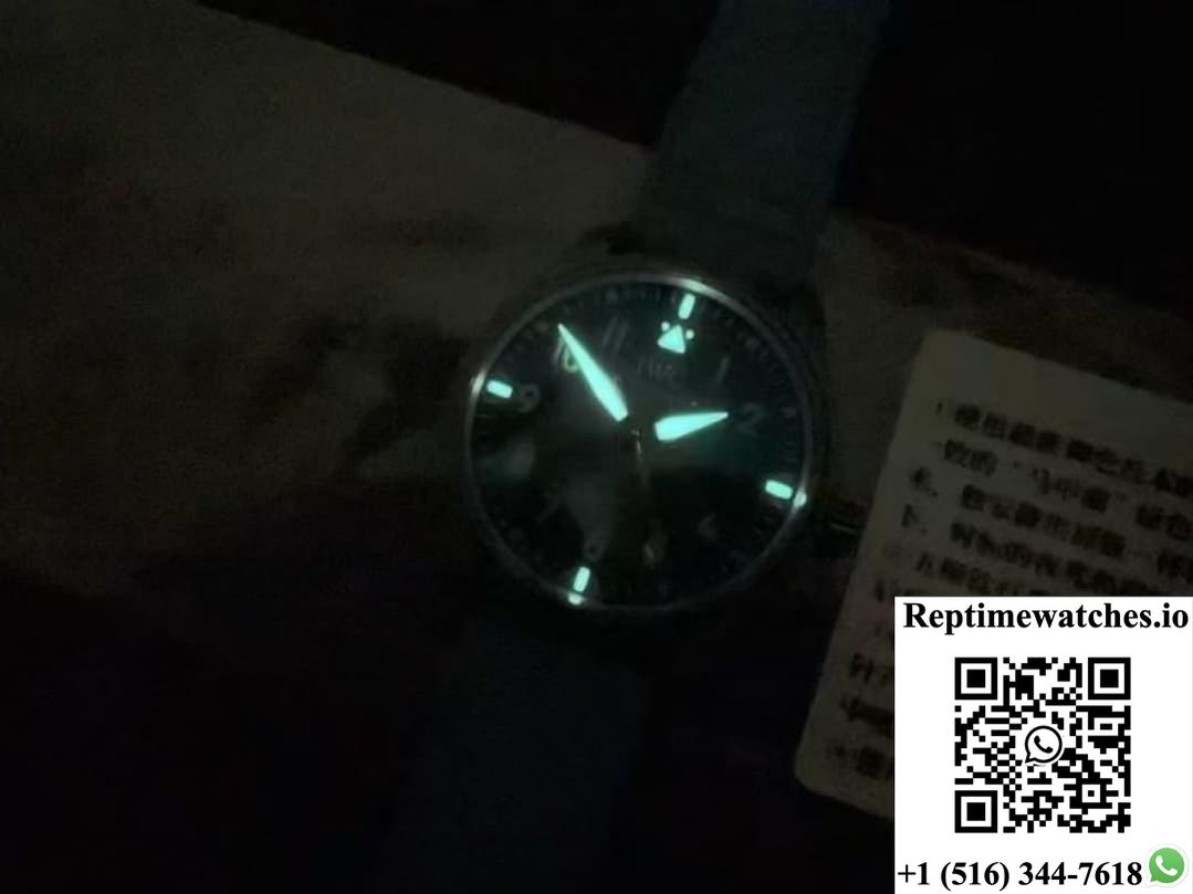 IWC Pilot’s Watch IW328210 M+ Factory Date Display