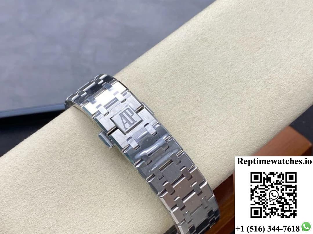 Audemars Piguet Royal Oak 26674ST.OO.1320ST.01 APS Factory Day display