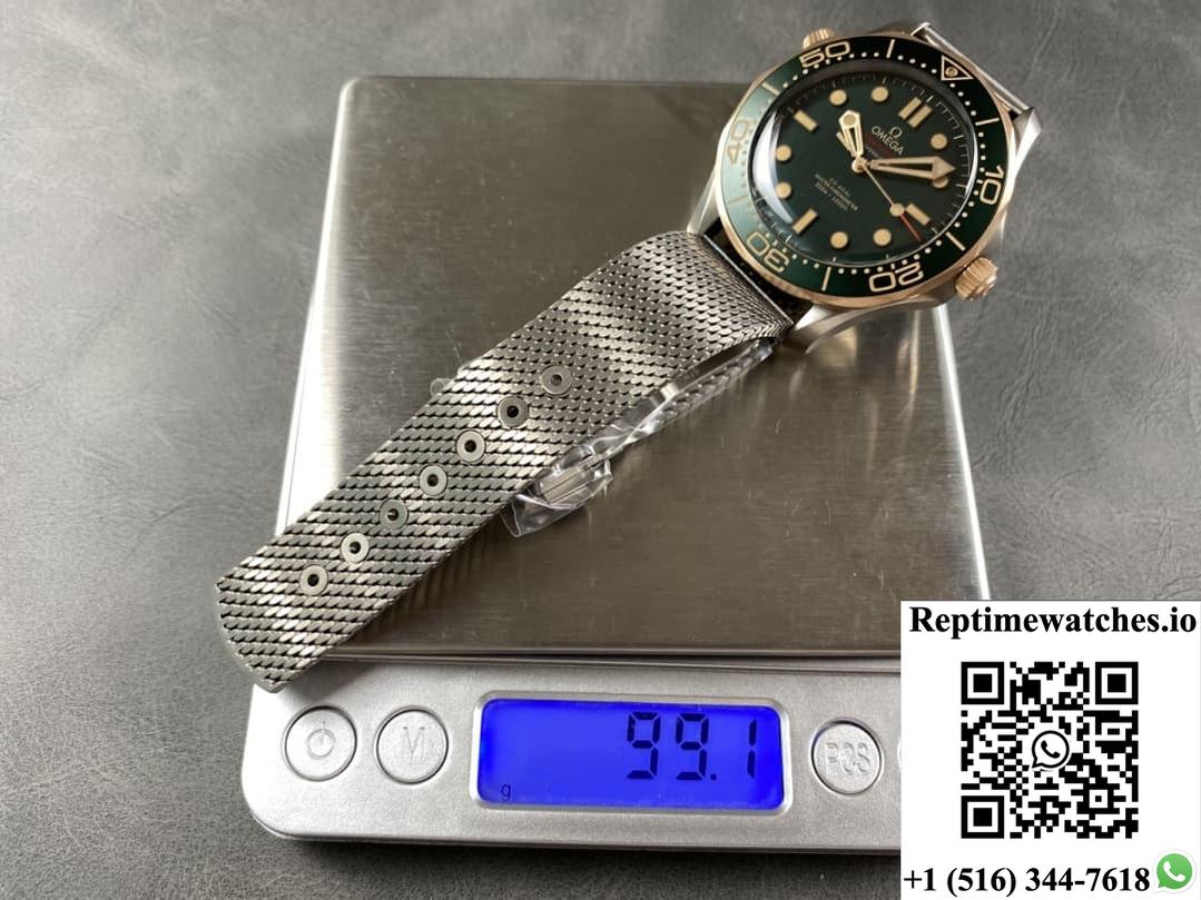 Omega Seamaster 210.90.42.20.10.001 VS factory luminous hour markers