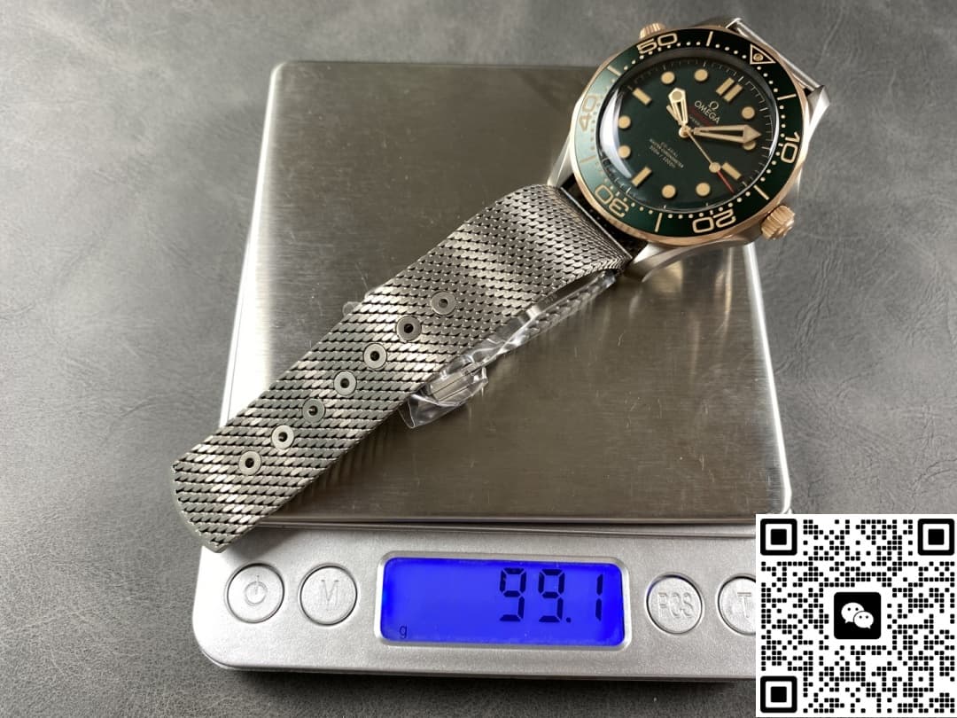 Omega Seamaster 210.90.42.20.10.001 VS factory luminous hour markers