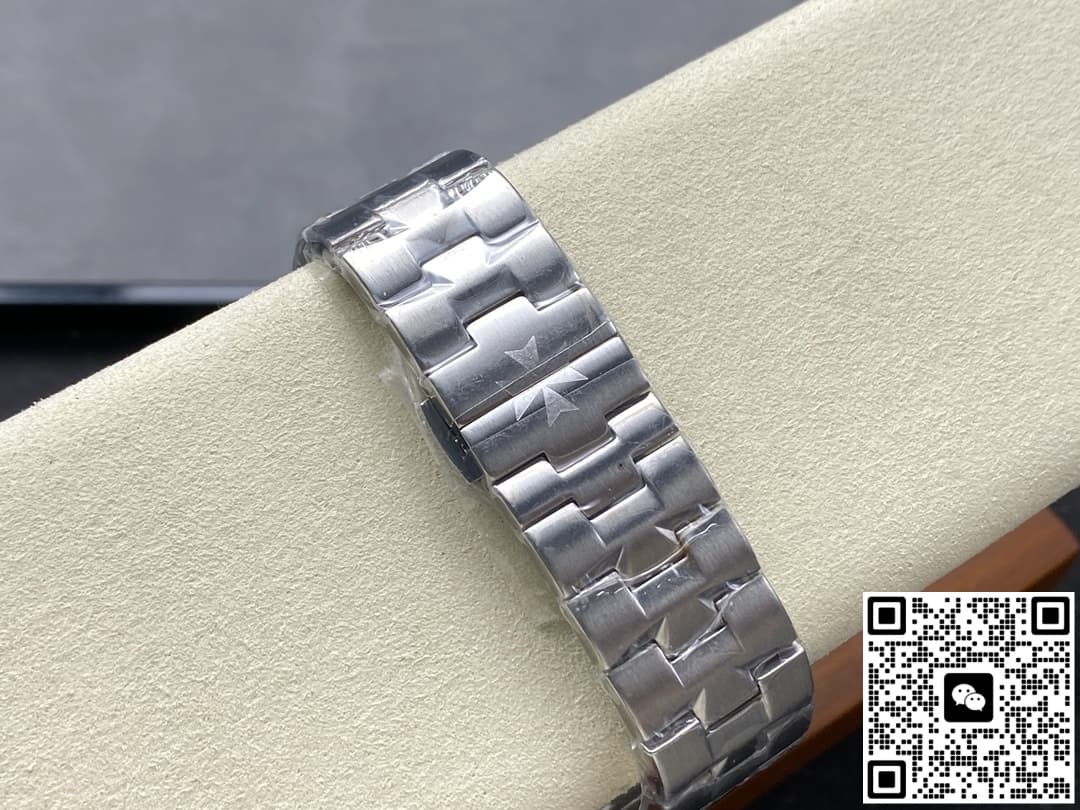 Vacheron Constantin Overseas 4000V-B917 GR Factory Date Display