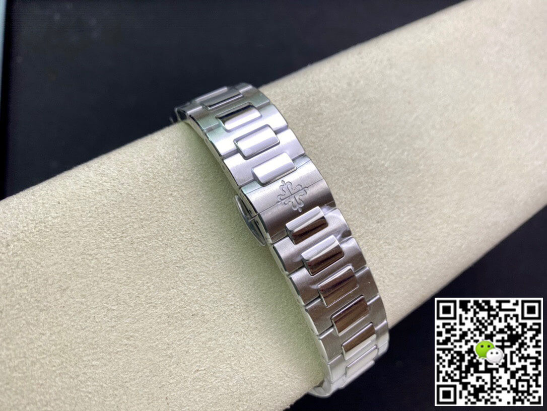 Patek Philippe Nautilus Ladies 7118/1A-010 3K Factory Silver Dial