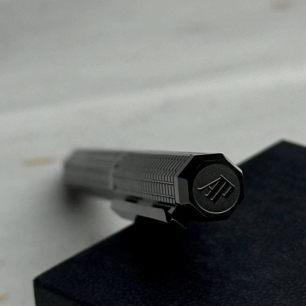 AUDEMARS PIGUET ROYAL OAK BLACK LUXURY PEN 001