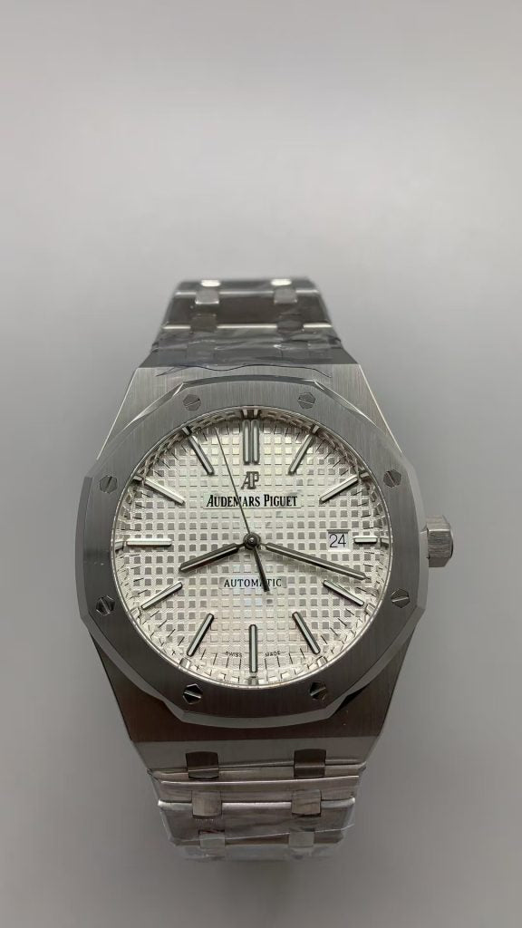 Replica Audemars Piguet Royal Oak 15400 Review