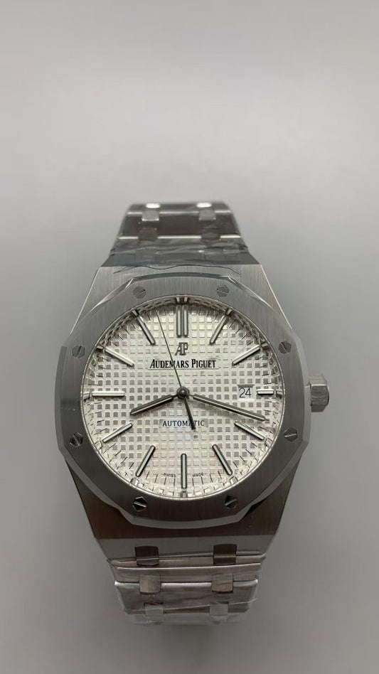 Replica Audemars Piguet Royal Oak 15400 Review