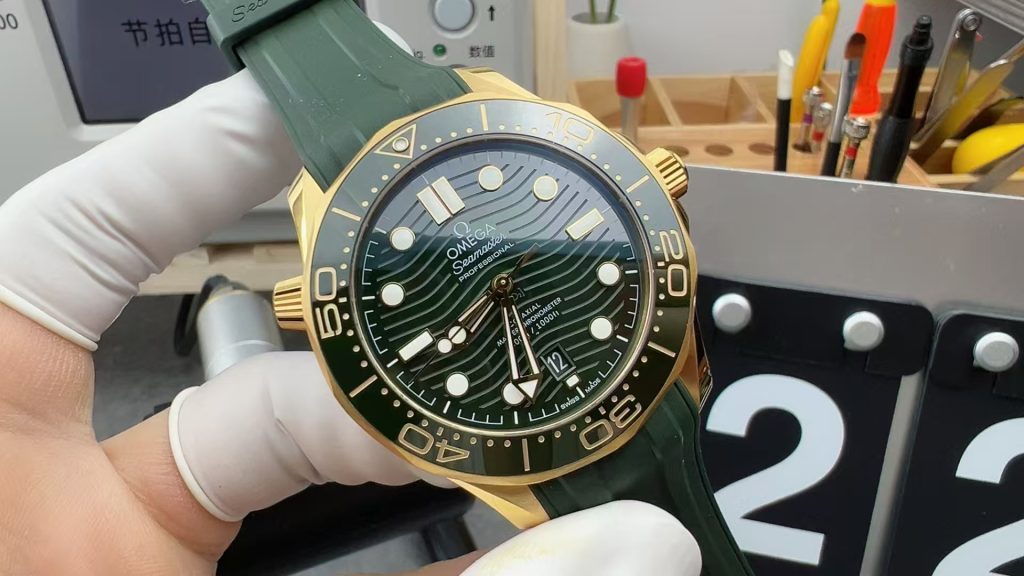 Vs Factory Replica Omega Seamaster 300m Yellow Gold Green