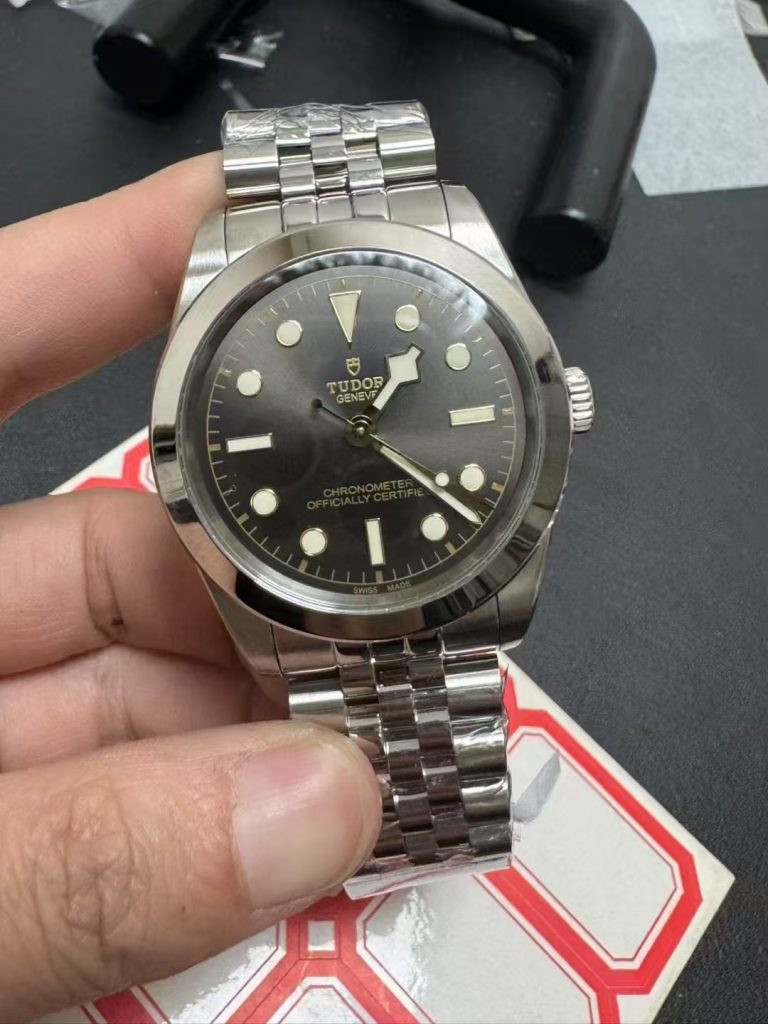 Kr Factory Replica Tudor Black Bay 39mm M79660