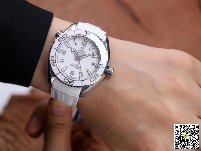 Omega Seamaster 215.33.40.20.04.001 Planet Ocean 600M VS Factory White Dial