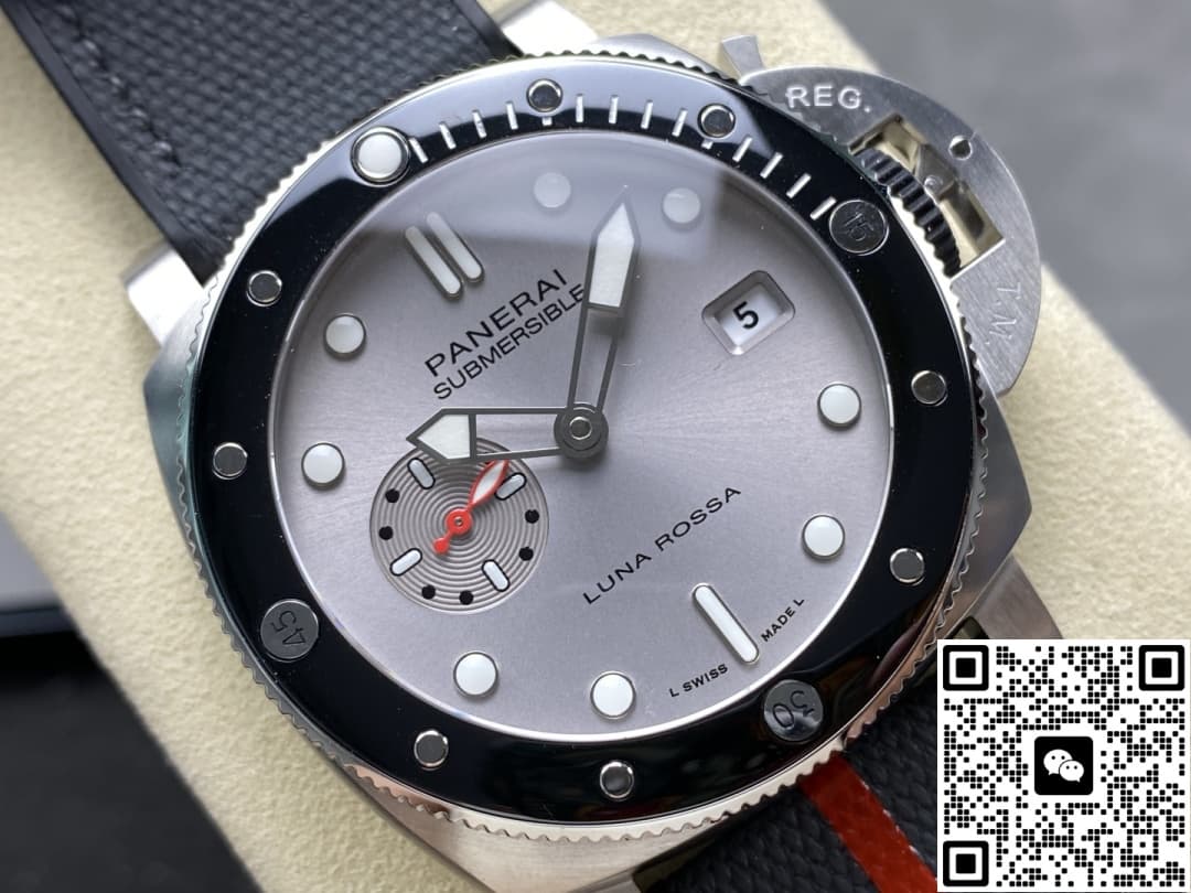 Panerai Submersible PAM01681 VS Factory Date Display