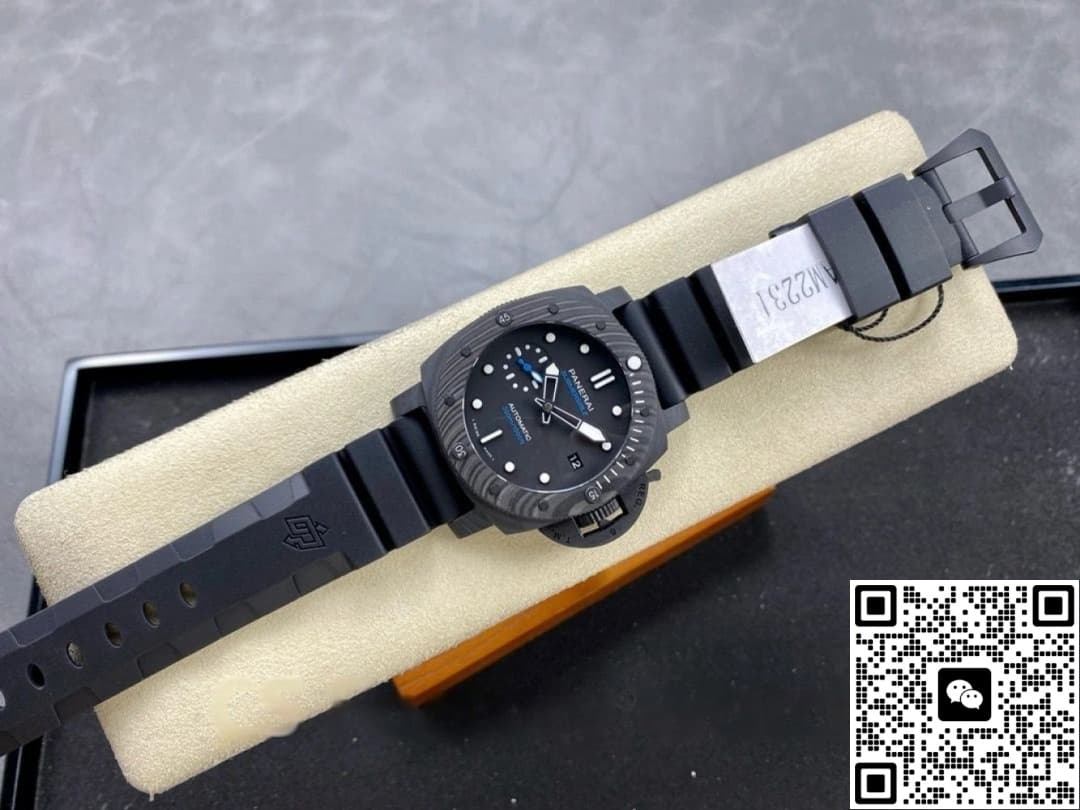 Panerai Submariner PAM02231 VS Factory Date Display