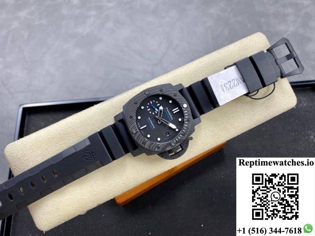 Panerai Submariner PAM02231 VS Factory Date Display