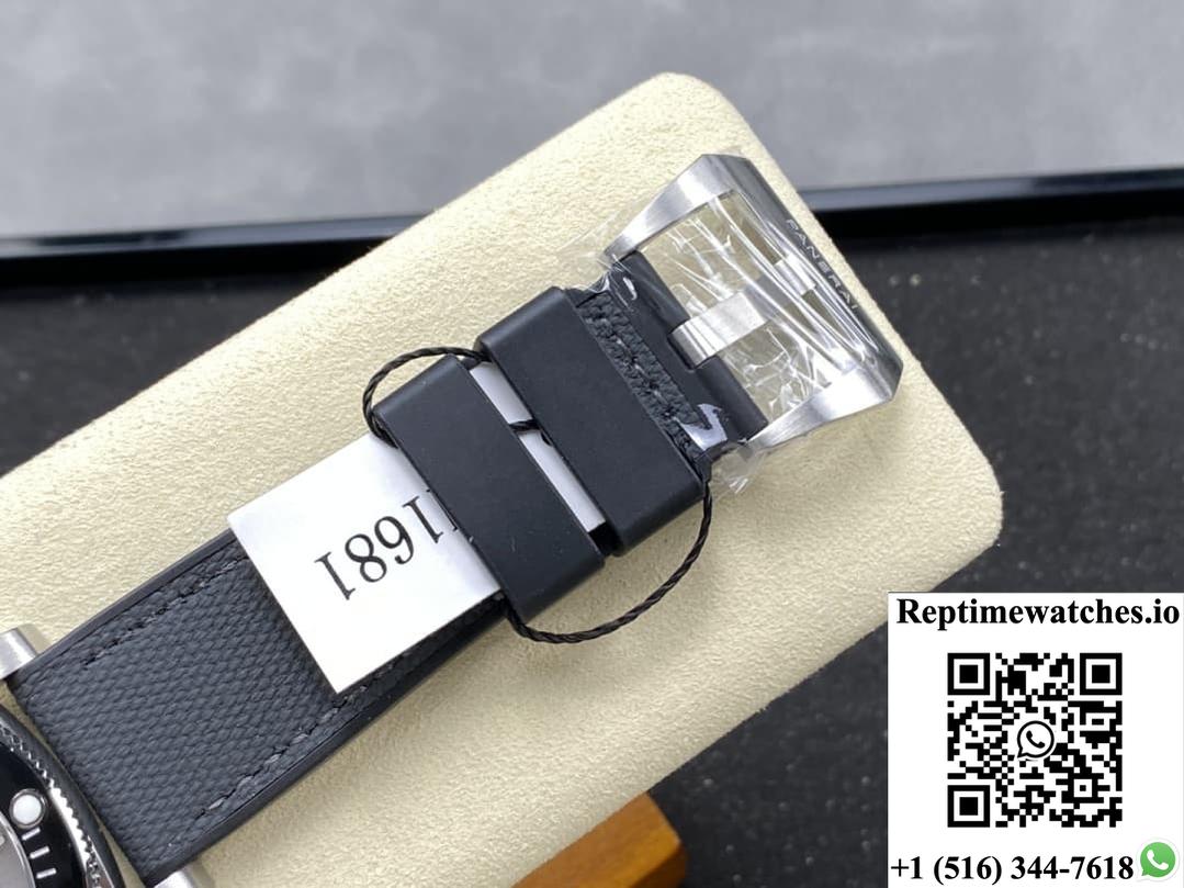 Panerai Submersible PAM01681 VS Factory Date Display
