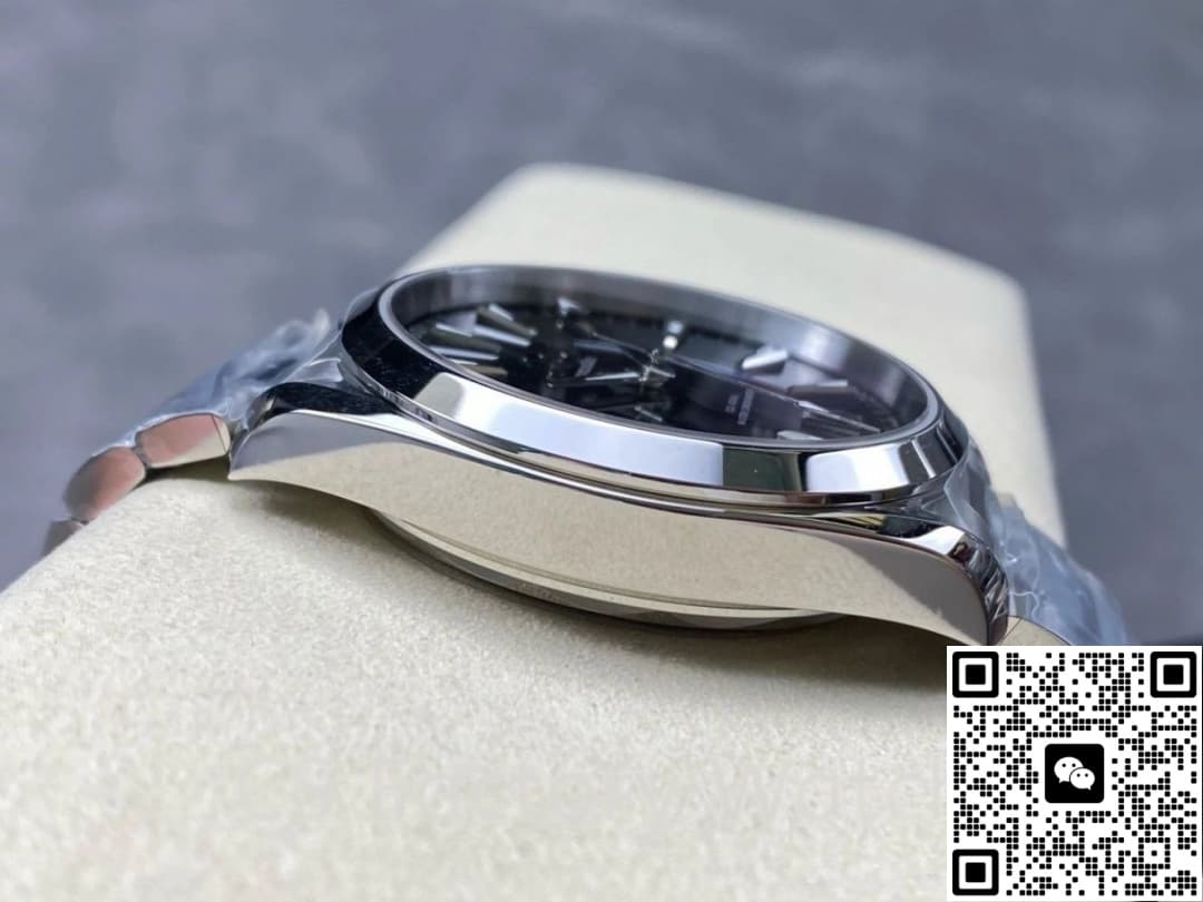 Omega Seamaster 220.10.41.21.01.002 VS Factory Date Display