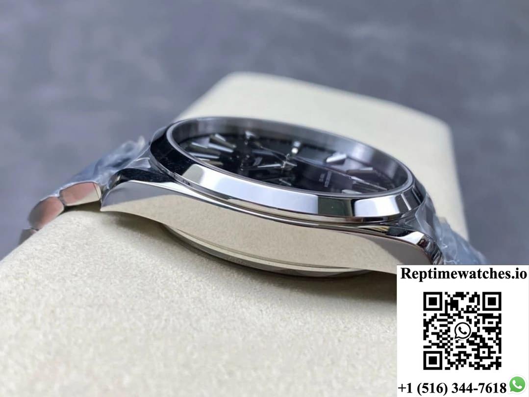 Omega Seamaster 220.10.41.21.01.002 VS Factory Date Display
