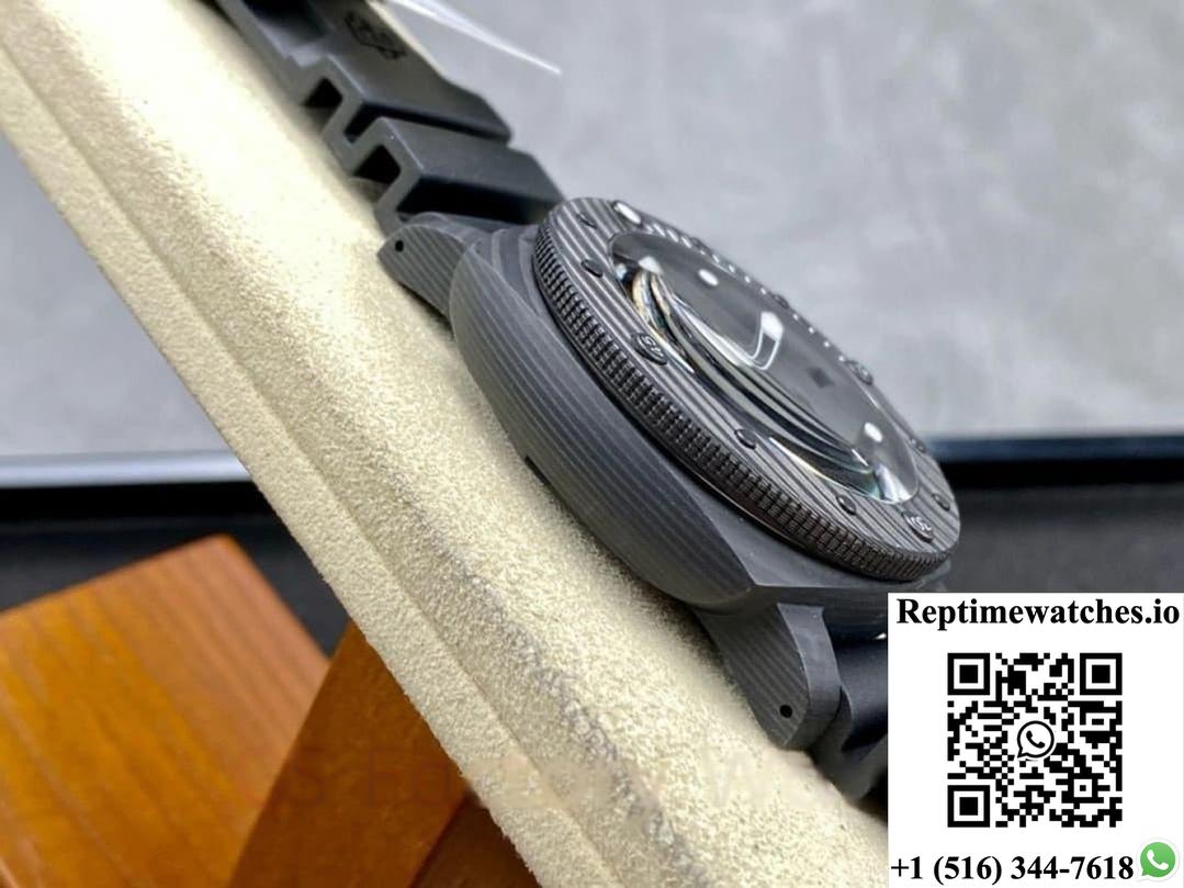 Panerai Submariner PAM02231 VS Factory Date Display