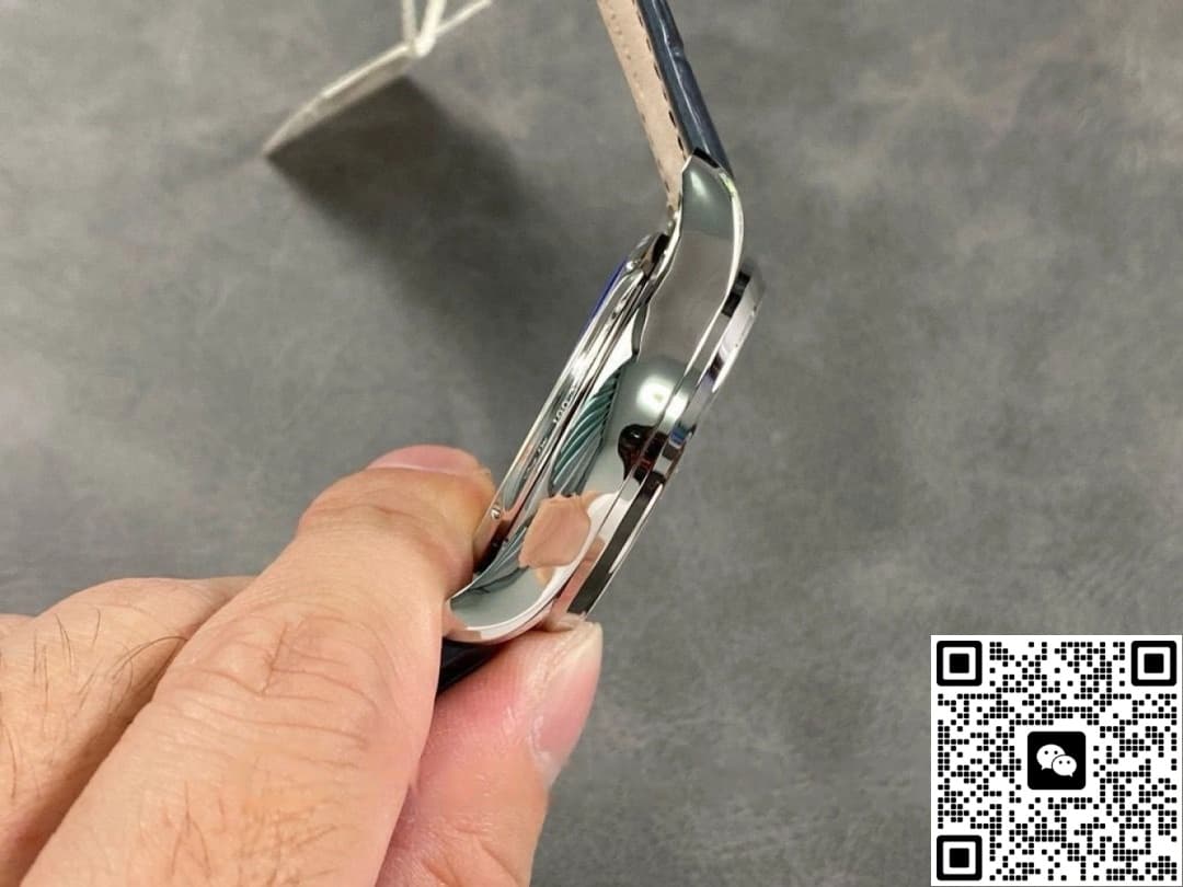 Jaeger-LeCoultre Master 13234E1 APS Factory Date Display