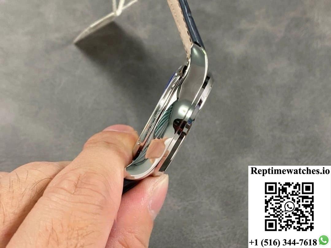 Jaeger-LeCoultre Master 13234E1 APS Factory Date Display