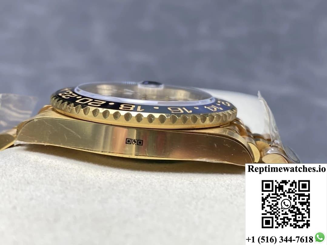 Rolex GMT-Master II 126718GRNR-0002 AR Factory Date Display