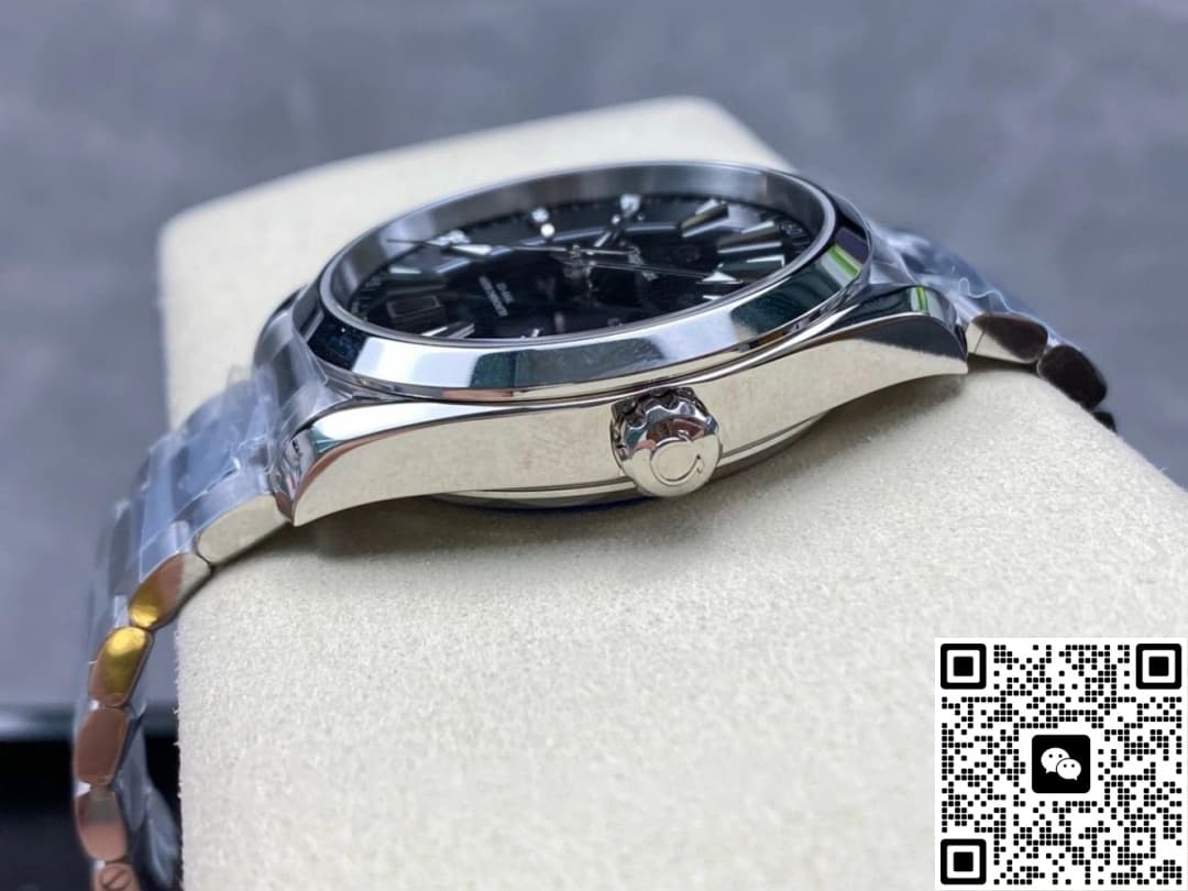 Omega Seamaster 220.10.41.21.01.002 VS Factory Date Display