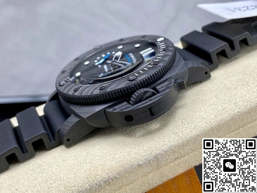 Panerai Submariner PAM02231 VS Factory Date Display
