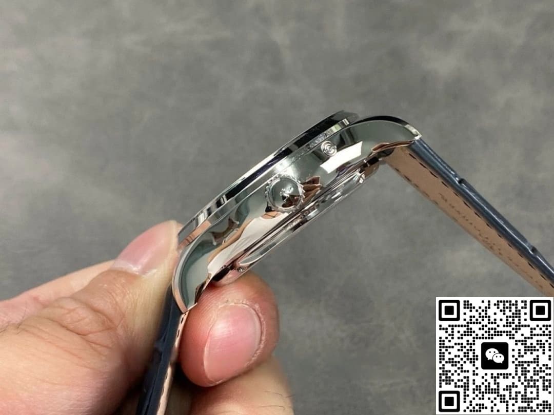 Jaeger-LeCoultre Master 13234E1 APS Factory Date Display