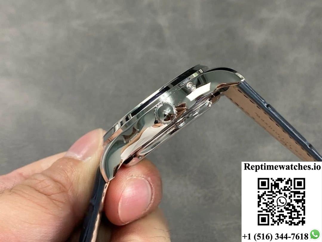 Jaeger-LeCoultre Master 13234E1 APS Factory Date Display