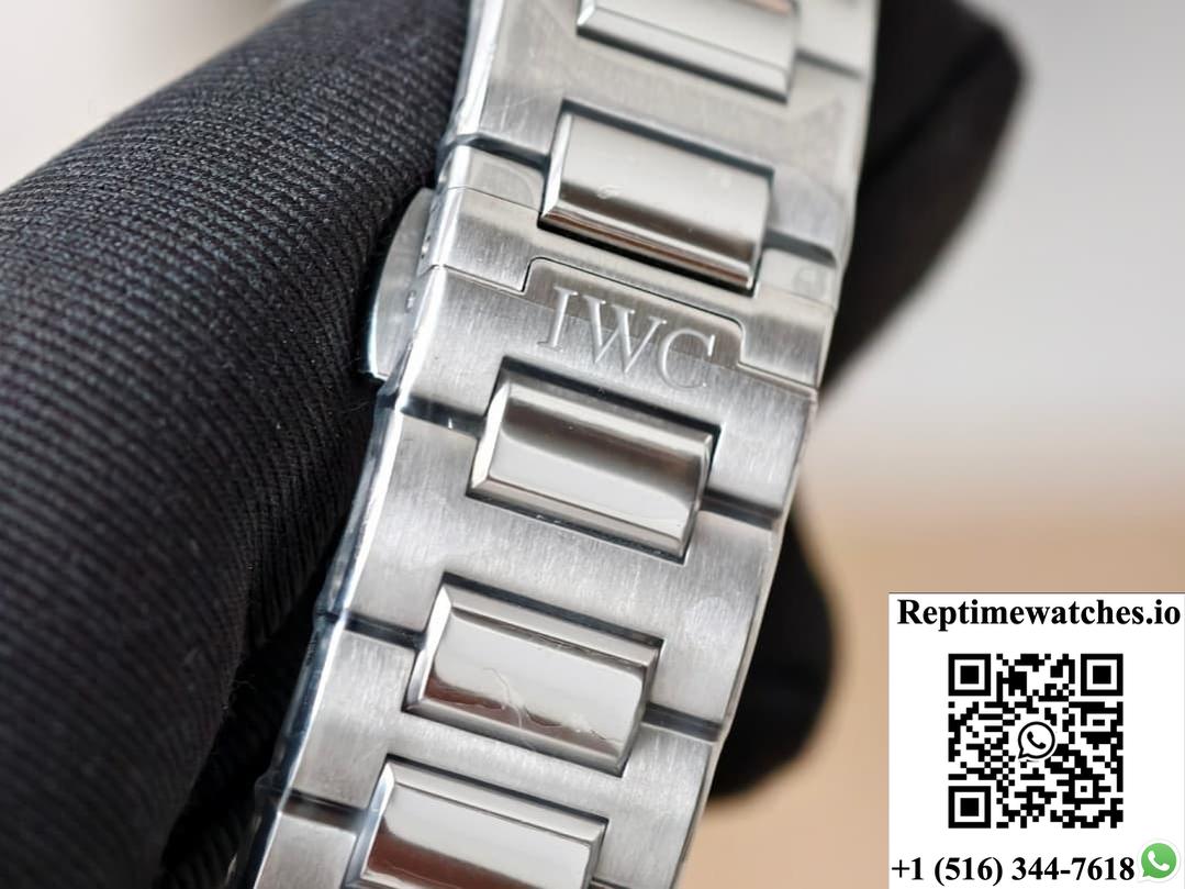 IWC Engineer IW328908 V7 Factory Green Dial
