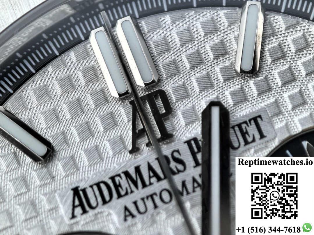 Audemars Piguet Royal Oak 26331ST.OO.1220ST.03 APW Factory date display