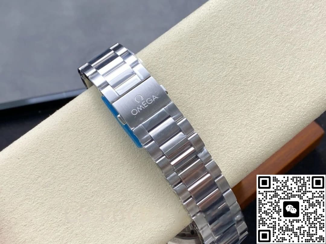 Omega Seamaster 220.10.41.21.01.002 VS Factory Date Display