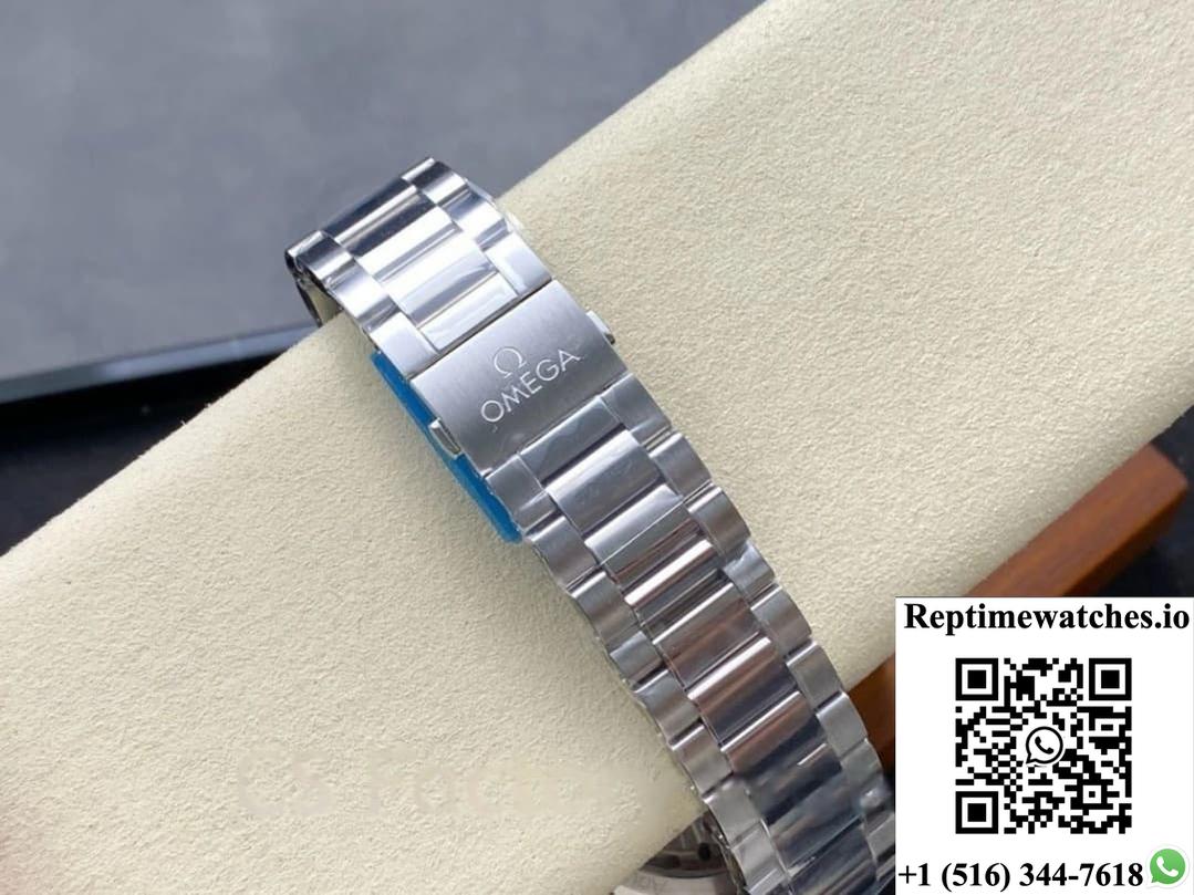 Omega Seamaster 220.10.41.21.01.002 VS Factory Date Display