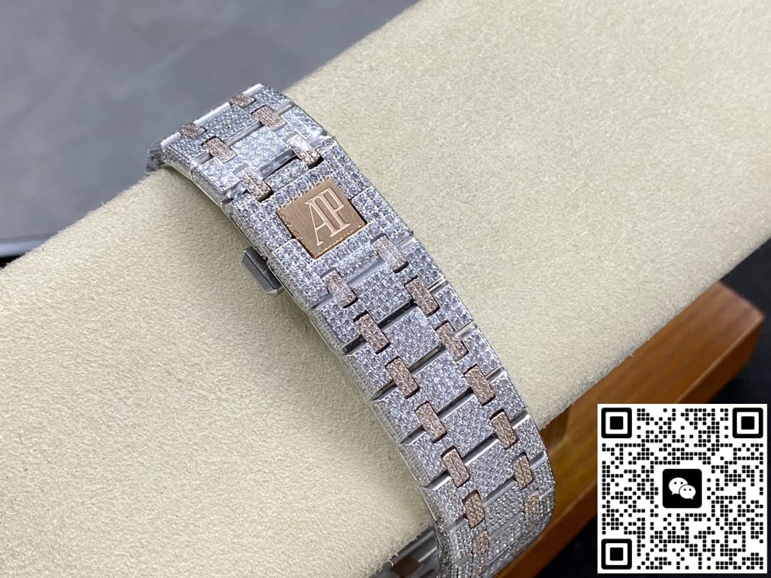 Audemars Piguet Royal Oak 15400OR.021 AMG Factory Date Display