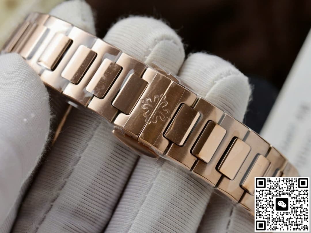 Patek Philippe Nautilus 7010R GR Factory Date Display