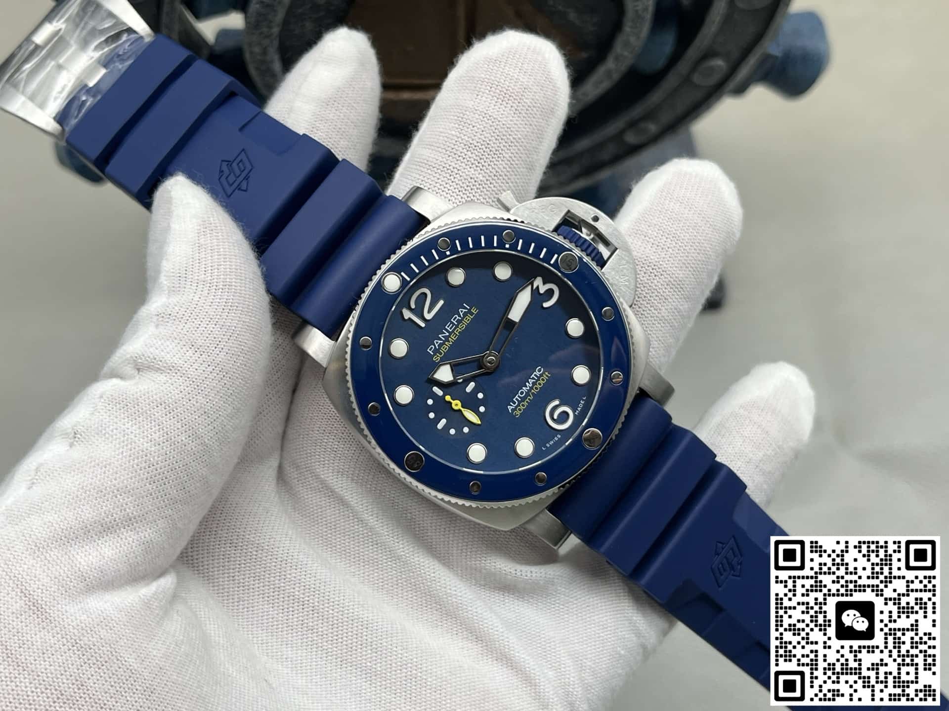 Panerai Submersible PAM01676 VS Factory Joint Model