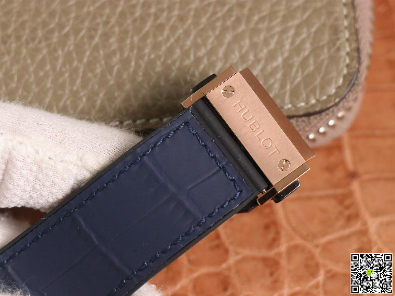 Hublot Classic Fusion 511.OX.7180.LR WWF Factory Rose Gold Blue Dial