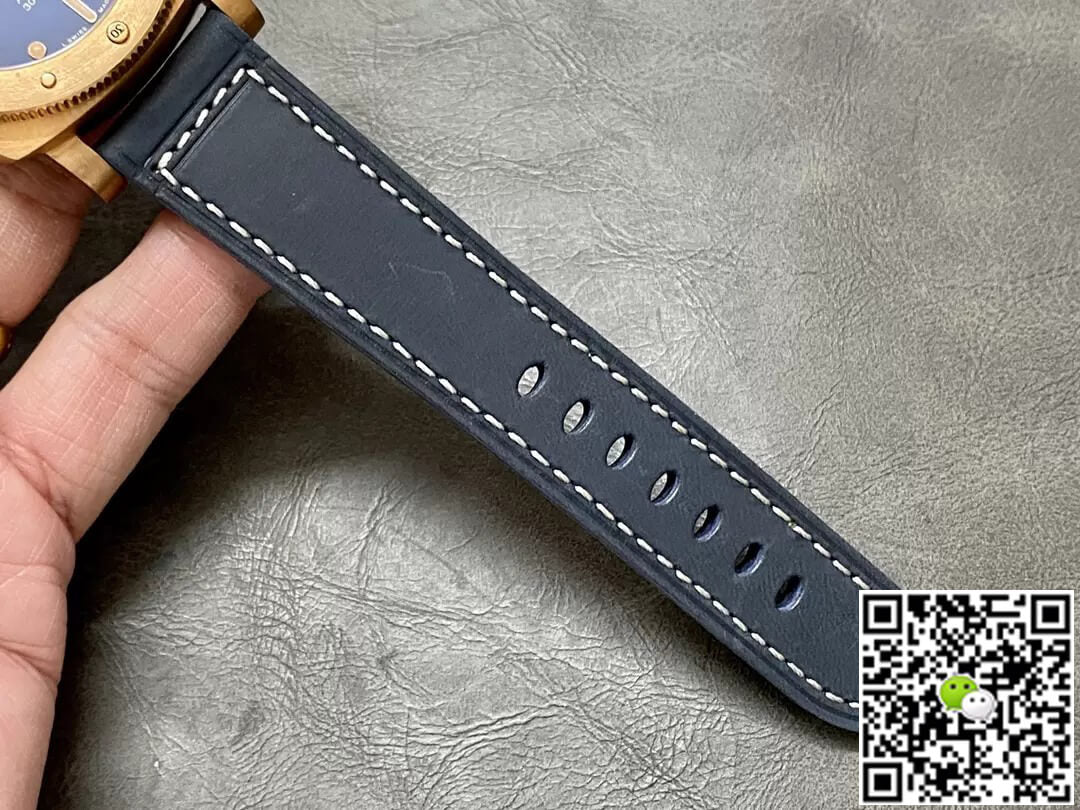 Panerai Submersible PAM01074 VS Factory Blue Dial