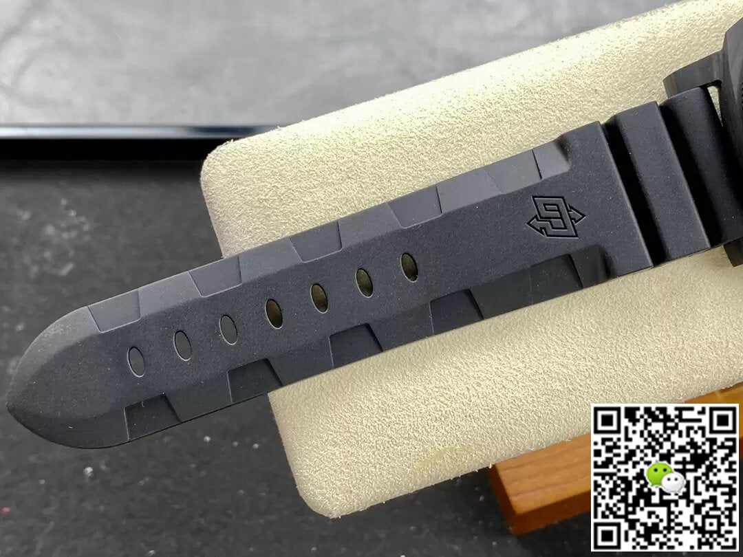 Panerai Submersible PAM1324 VS Factory Carbon Fiber Dial