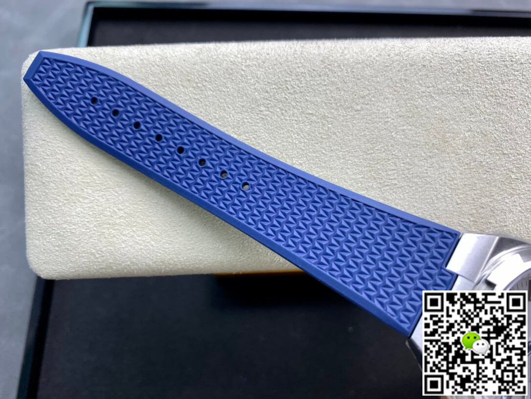 Vacheron Constantin Overseas 4500V 8F Factory Blue Strap