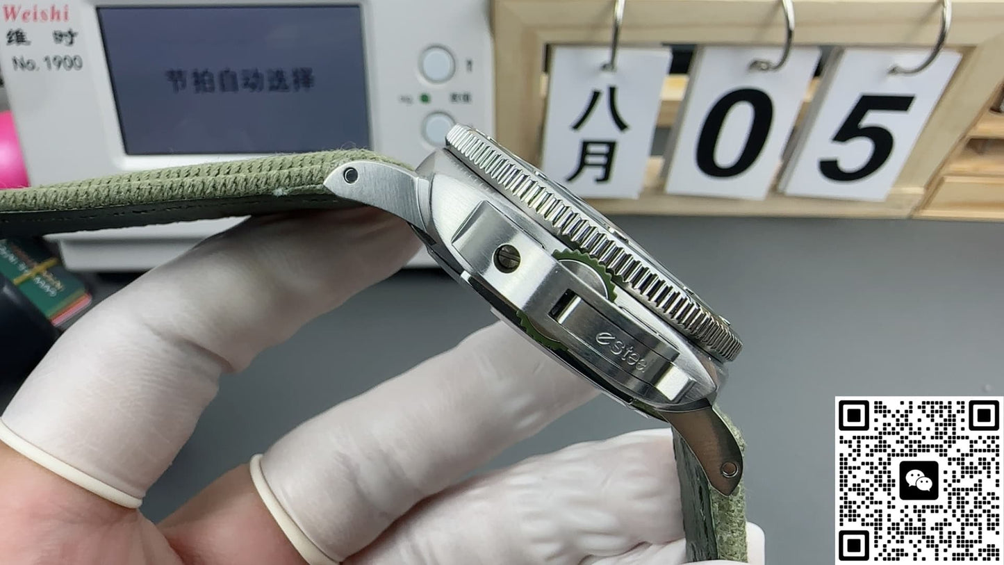 Panerai Submersible PAM01287 VS Factory Date Display