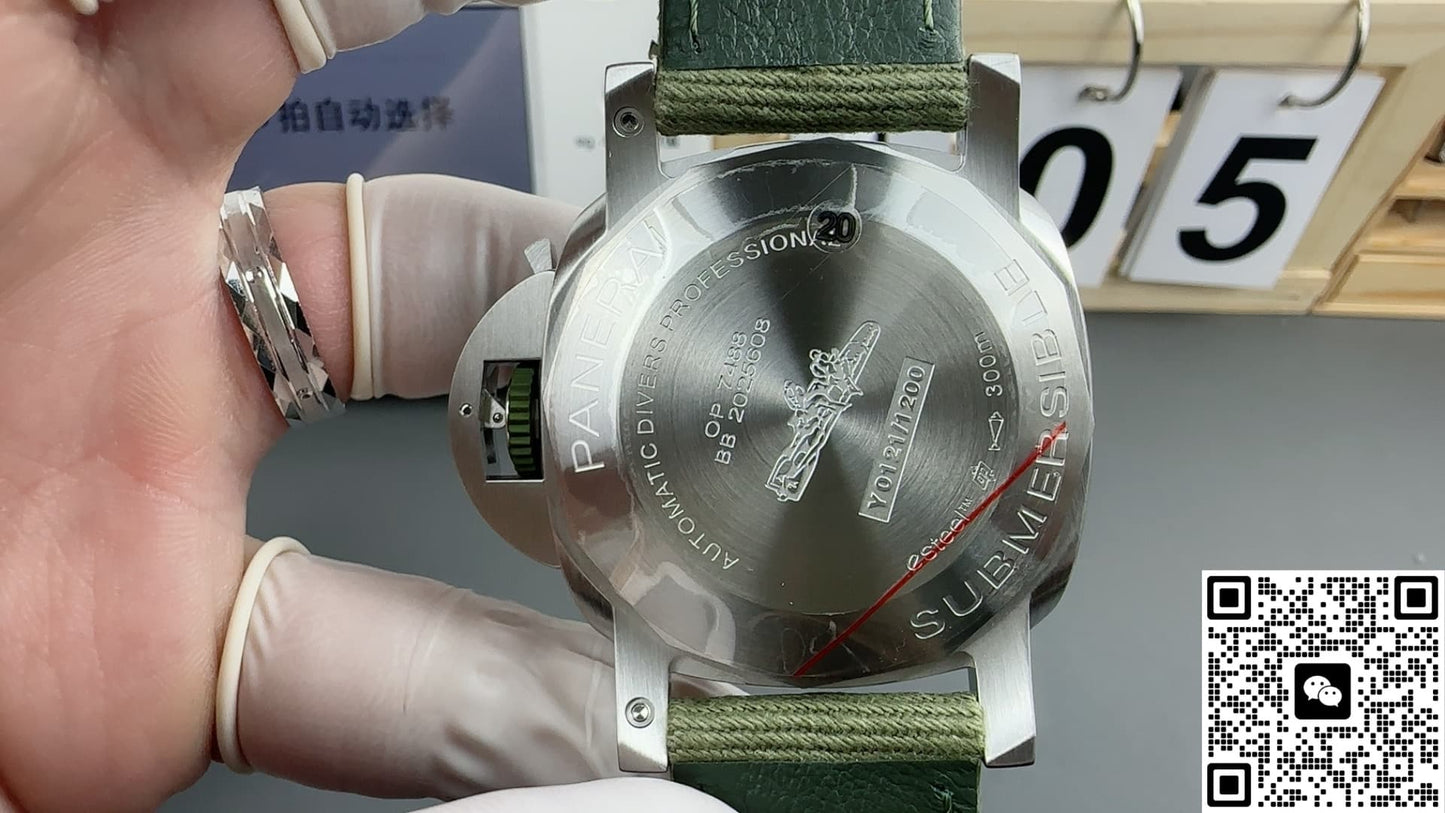Panerai Submersible PAM01287 VS Factory Date Display