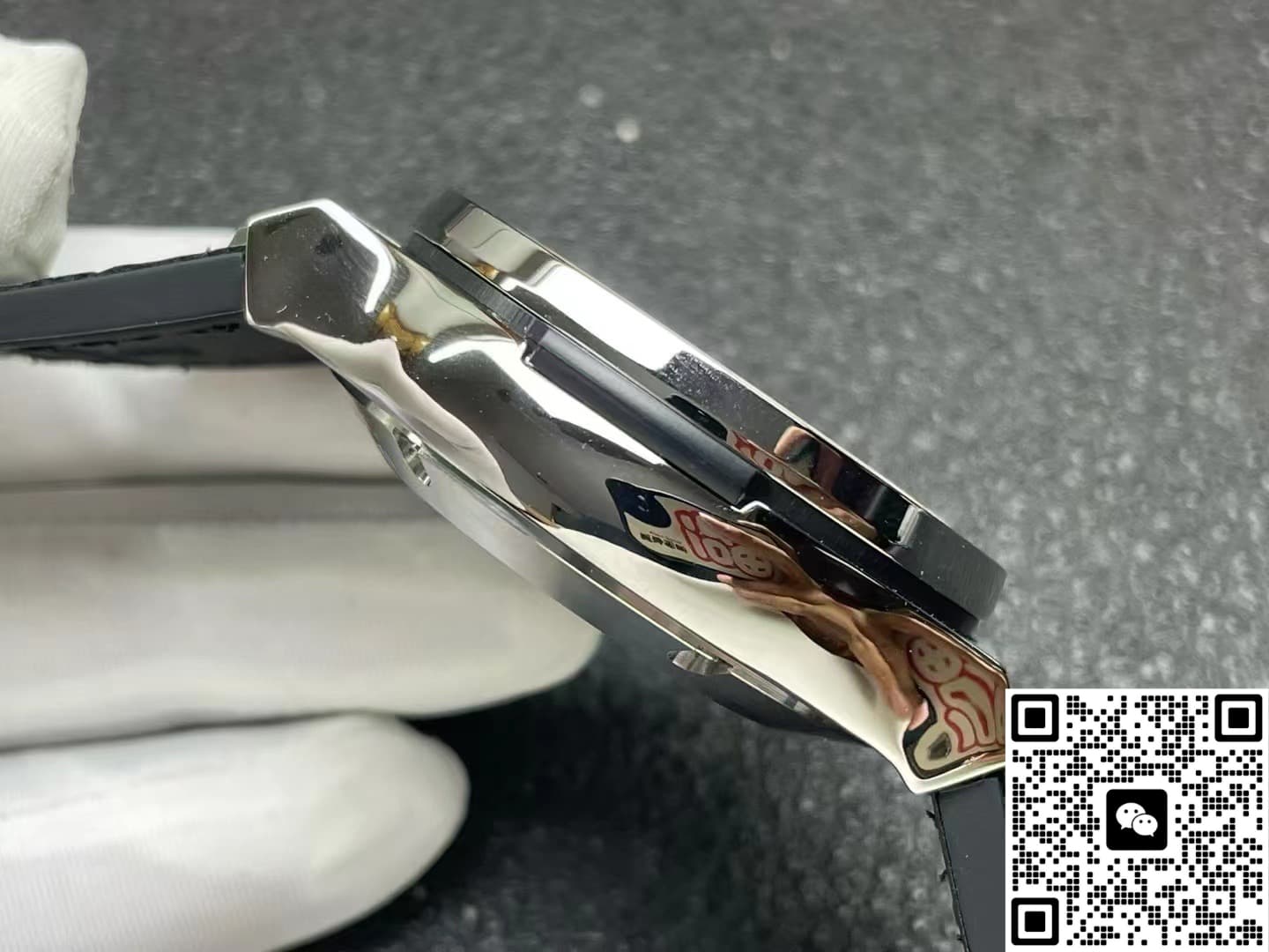Hublot Classic Fusion 521.NX.8970.LR HB Factory Date display