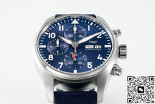 IWC Pilot IW388101 APS Factory Week Display