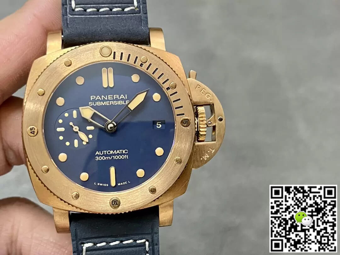 Panerai Submersible PAM01074 VS Factory Blue Dial