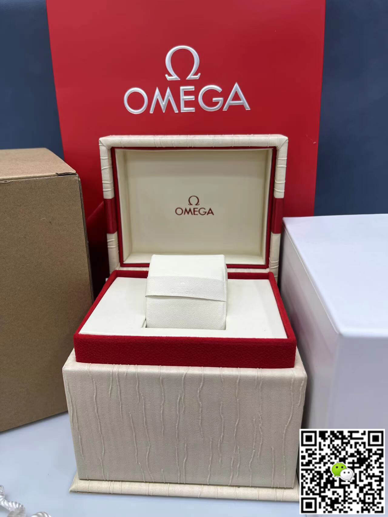 Women OMEGA box
