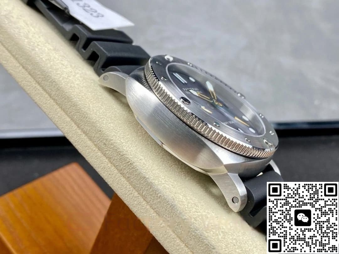 Panerai Submariner PAM01323 VS Factory Rubber Strap