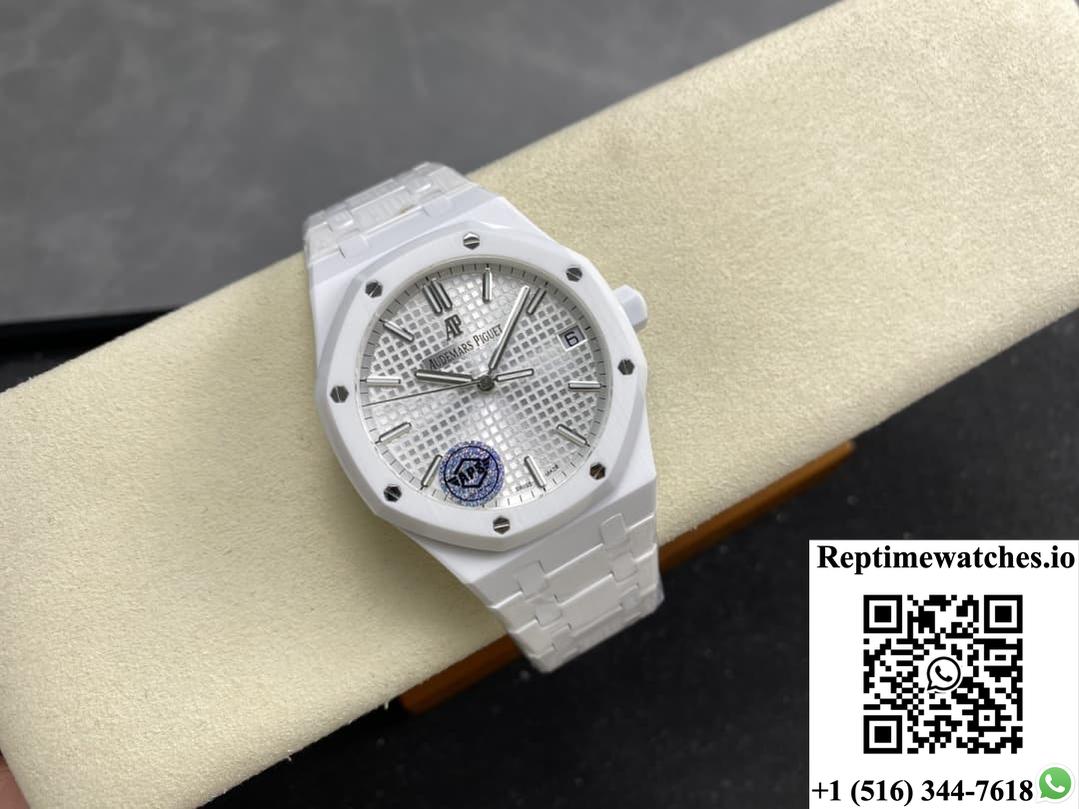 Audemars Piguet Royal Oak 15500 APS Factory Date Display