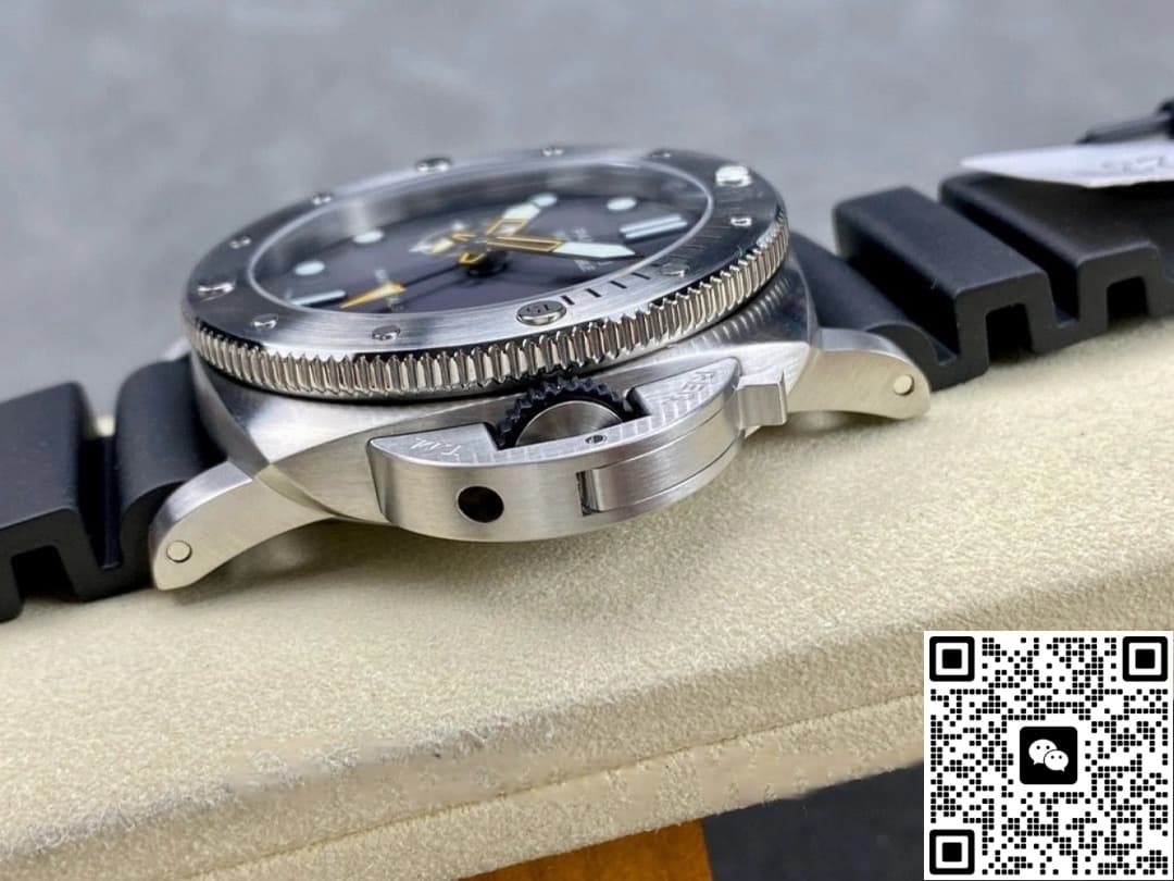 Panerai Submariner PAM01323 VS Factory Rubber Strap