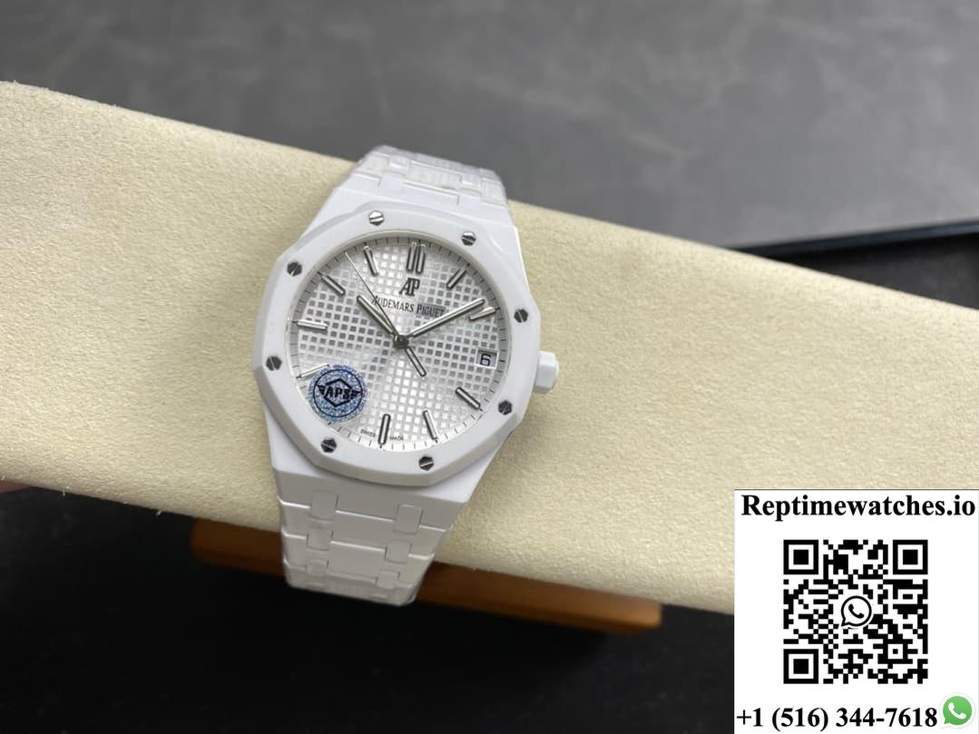 Audemars Piguet Royal Oak 15500 APS Factory Date Display