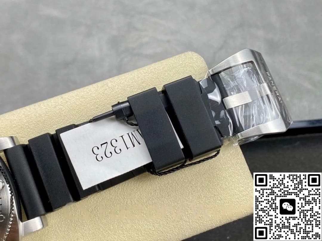 Panerai Submariner PAM01323 VS Factory Rubber Strap