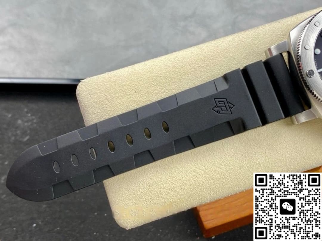 Panerai Submariner PAM01323 VS Factory Rubber Strap