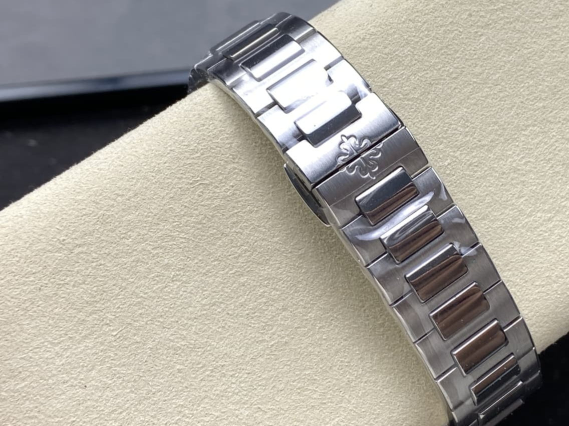 Patek Philippe Nautilus 5711 GR Factory White Dial